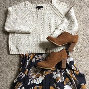 Steve Madden Size 7 Caramel Suede Oxford Booties